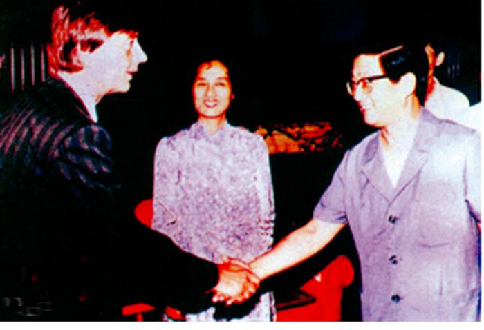 In 1989, Vice-Premier of the State Council Huang Ju (then Deputy Mayor of Shanghai Municipality) received the person in charge of the Voestalpine medical project and then President of our hospital Lin Shuqiong.)