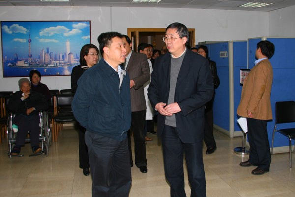 On Mar. 10, 2008, Deputy Mayor Shen Xiaoming came to our hospital for survey.)
