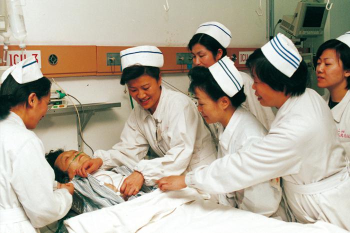 In Feb. 2001, the first Nursing Consultation Center in China was set up in our hospital)