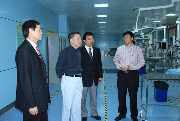 On Sept. 22, 2012, Deputy Mayor Shen Xiaoming inspected the Southern Branch of our hospital)